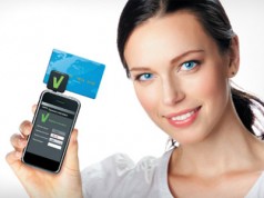 ПриватБанк предлагает не вводить данные карты, а фотографировать ее