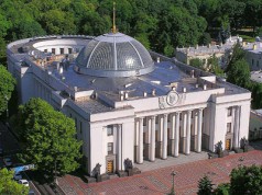 Скандальные законы вынуждают сайты переезжать за рубеж