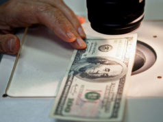 Украинцам упростили ввоз наличной валюты из-за рубежа