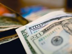 Почему доллар падает, когда все растет в цене