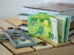 Эксперты предупреждают украинцев о рисках хранения сбережений в валюте