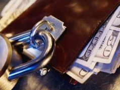 Кому банк может закрыть все счета