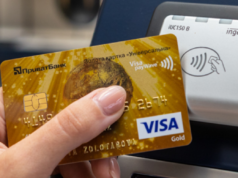 ПриватБанк будет отправлять платежные карты Новой почтой в страны ЕС