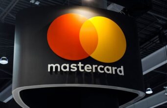 Mastercard запускает платежи с традиционных карт в стейблкоине RLUSD