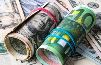 Банки начали массовый выход из гривневых активов в иностранную валюту