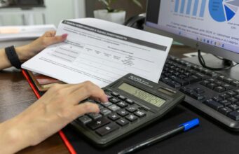 НБУ ослабил требования финмониторинга для политиков и чиновников